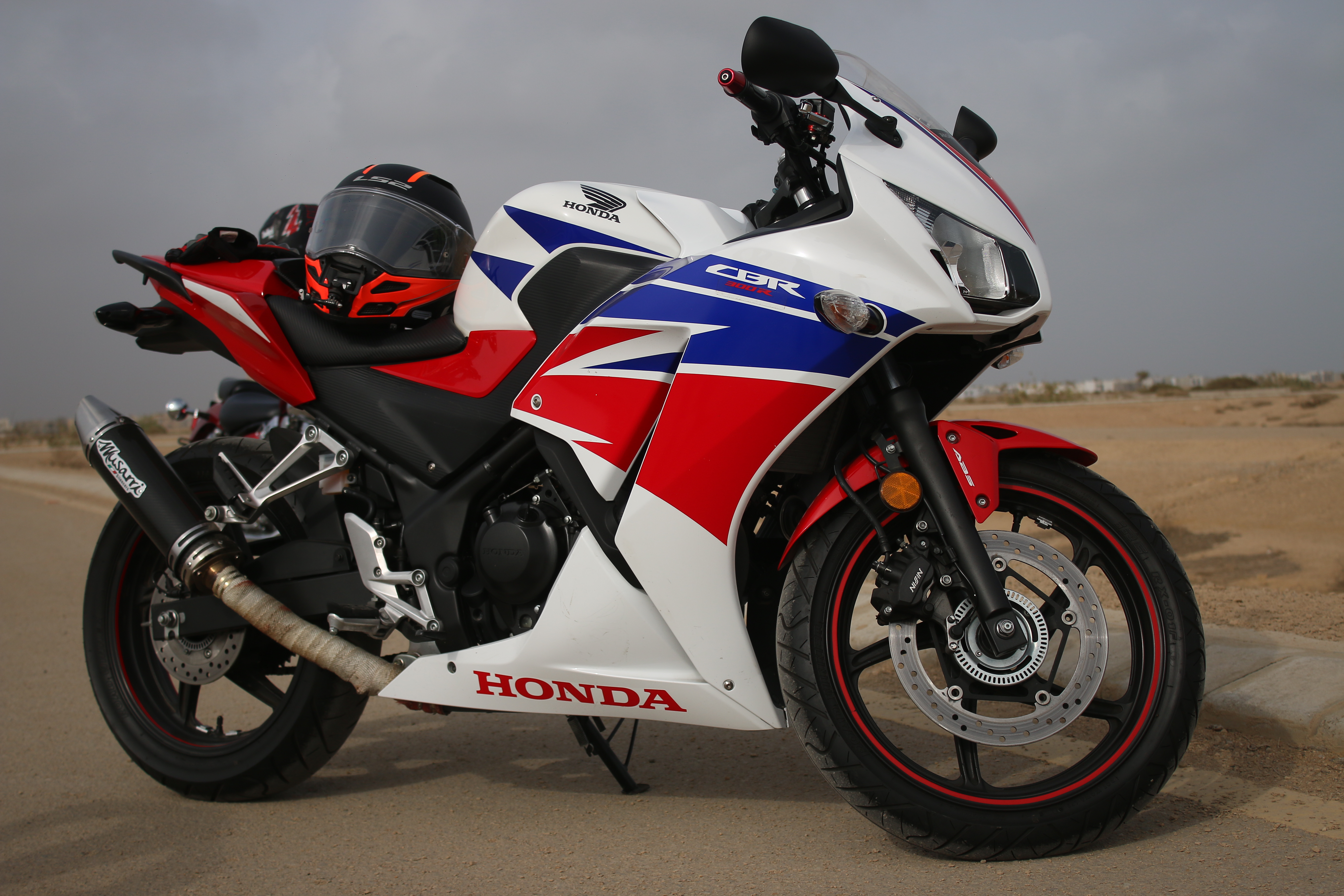 РњРѕС‚РѕС†РёРєР» Honda CBR 300